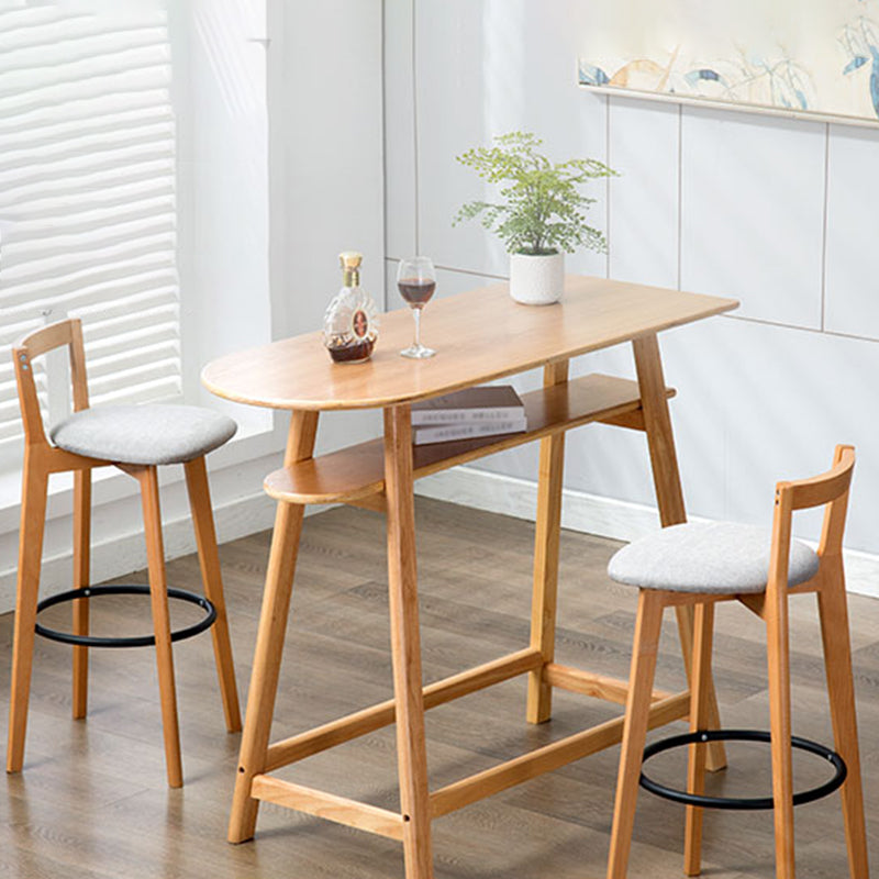 Barhocker im Industriestil, runder Sitz mit Holzbeinen mit niedriger Rückenlehne für die Küchenbar