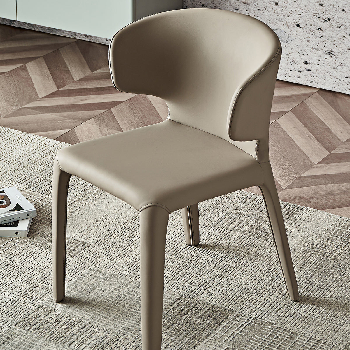 Silla de comedor moderna de piel sintética con respaldo lateral para uso doméstico