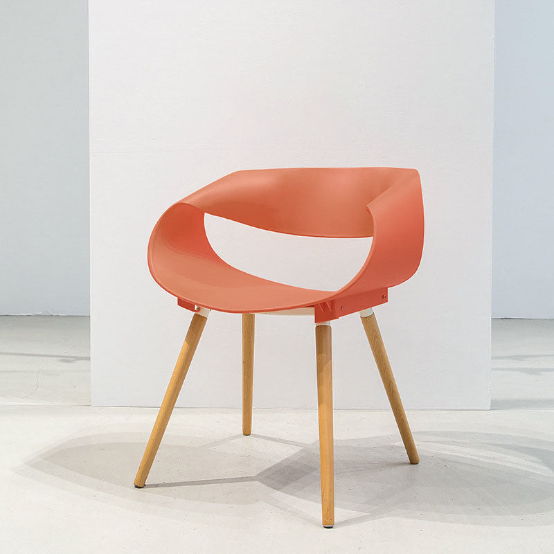 Moderne beukenhouten stoel met open rugleuning, kunststof eetkamerstoel met matte afwerking