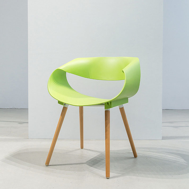 Moderne beukenhouten stoel met open rugleuning, kunststof eetkamerstoel met matte afwerking