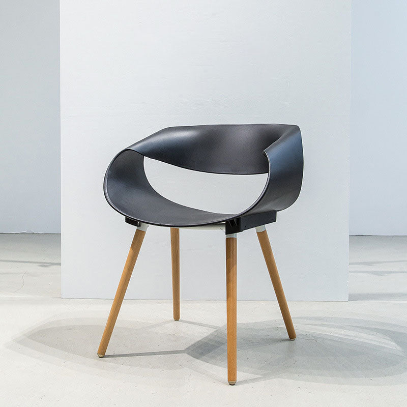 Moderne beukenhouten stoel met open rugleuning, kunststof eetkamerstoel met matte afwerking