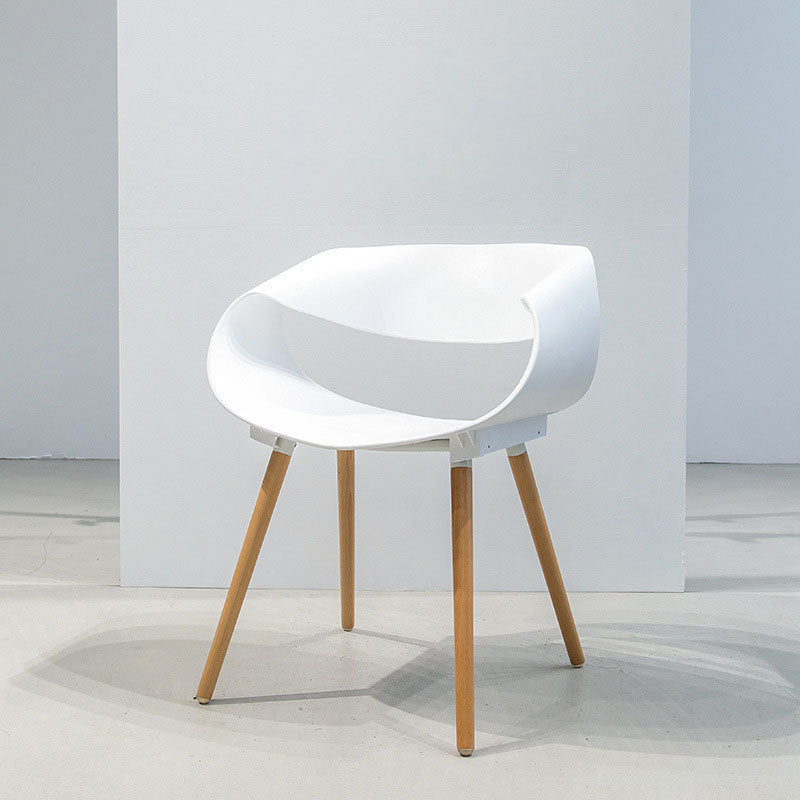 Moderne beukenhouten stoel met open rugleuning, kunststof eetkamerstoel met matte afwerking