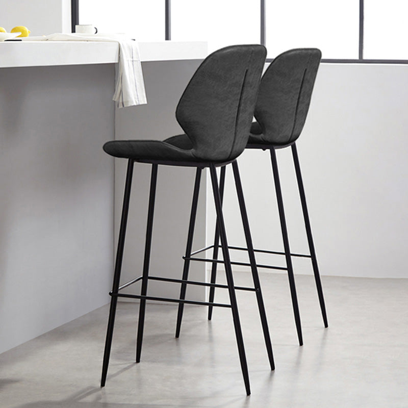 Barhocker im Industriestil, Eisenbeine, Eimersitz aus Leder für die Küchenbar