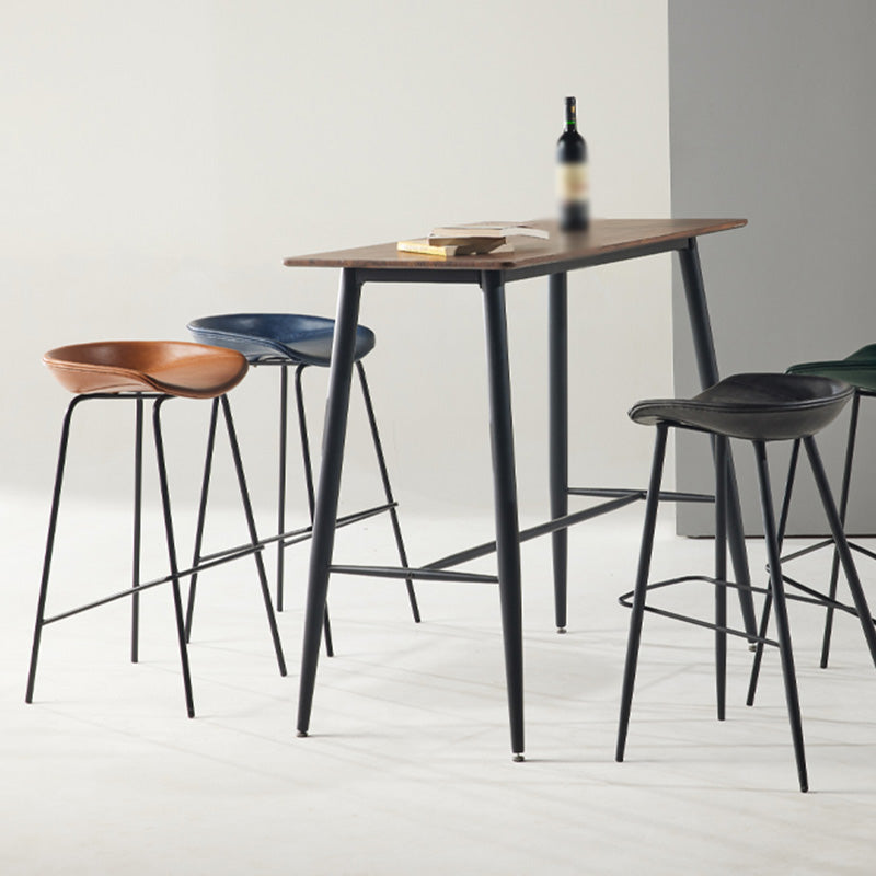 Barstuhl im Industriestil, Schalensitz, Eisenbeine für Restaurantbar