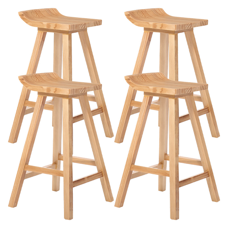 Taburete de bar interior contemporáneo de madera maciza con reposapiés y asiento de madera