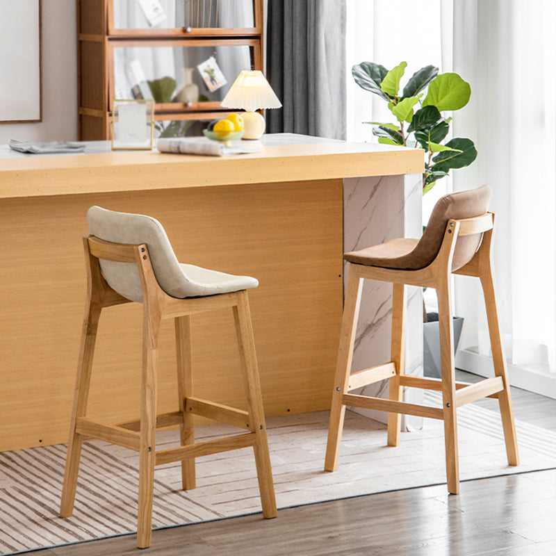 Taburete de bar de estilo escandinavo, asiento tipo cubo con patas de madera y respaldo bajo para barra de cocina