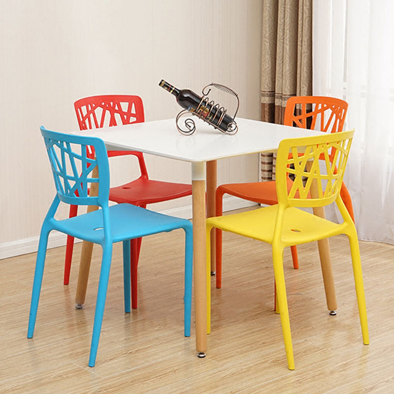 Silla trasera abierta contemporánea, silla lateral sin brazos de comedor apilable de plástico