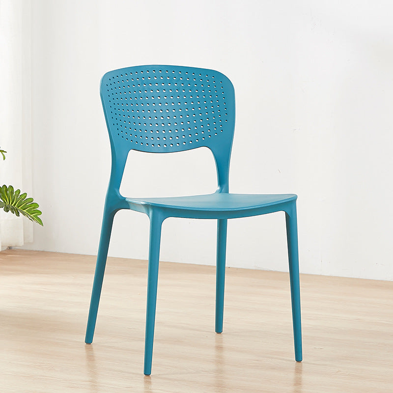 Chaises à dossier ouvert contemporaines dinant la chaise latérale en plastique empilable sans bras