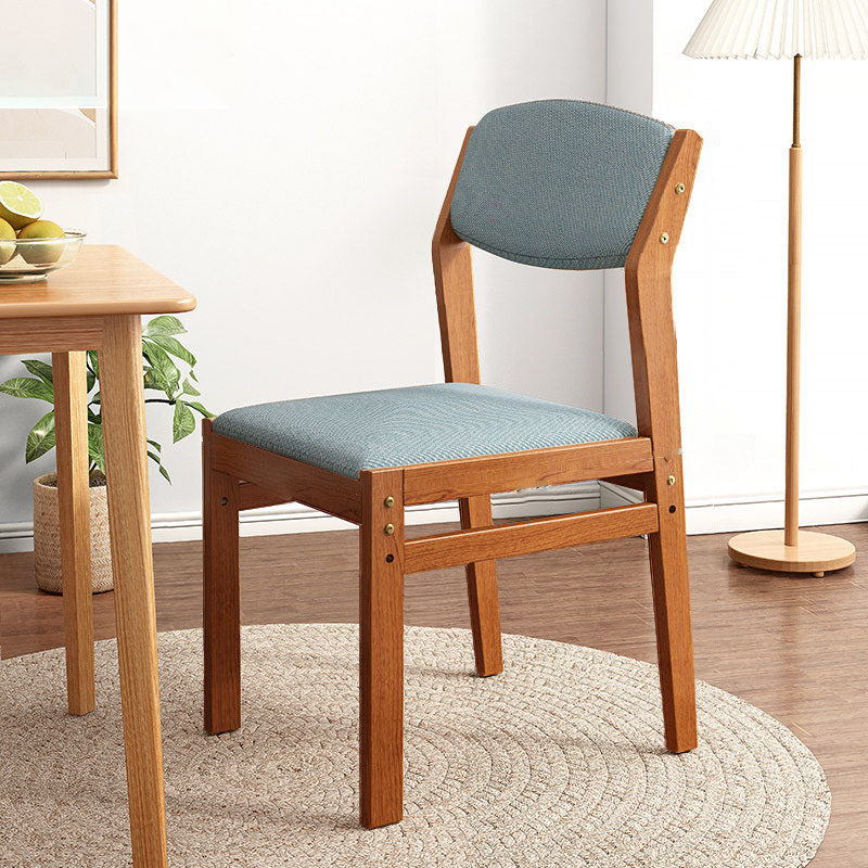 Silla lateral moderna de tela de madera de caucho, acabado mate, parte trasera abierta, silla de comedor