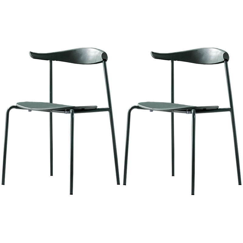 Silla contemporánea con respaldo abierto, silla auxiliar sin brazos con patas de metal
