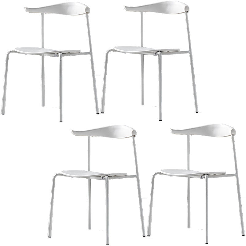 Silla contemporánea con respaldo abierto, silla auxiliar sin brazos con patas de metal