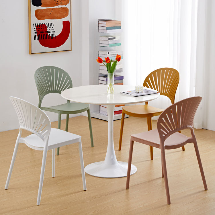 Plástico contemporáneo de las sillas apilables de la cocina que cena la silla lateral sin brazos