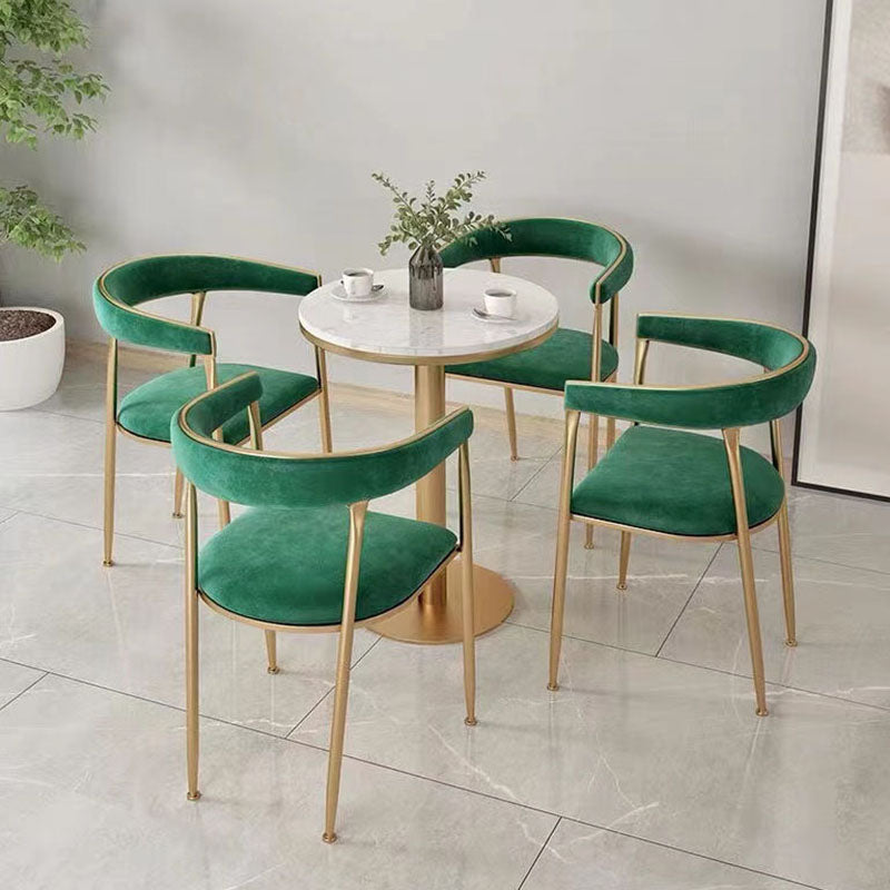 Silla de comedor tapizada con brazo de metal Glam, silla lateral de comedor para uso en restaurantes