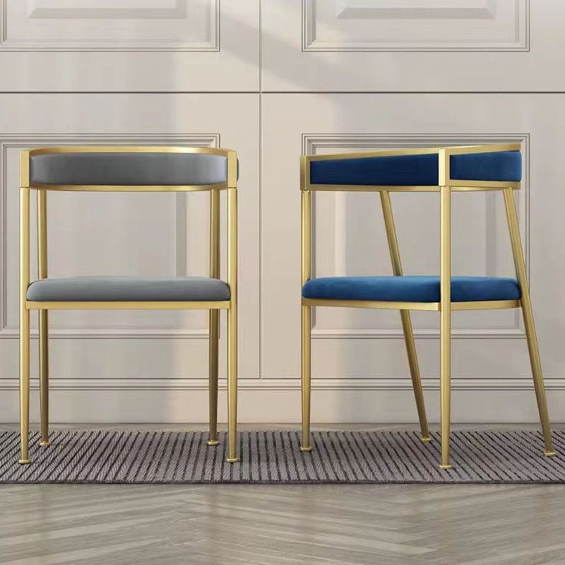 Silla de comedor tapizada con brazo de metal Glam, silla lateral de comedor para uso en restaurantes