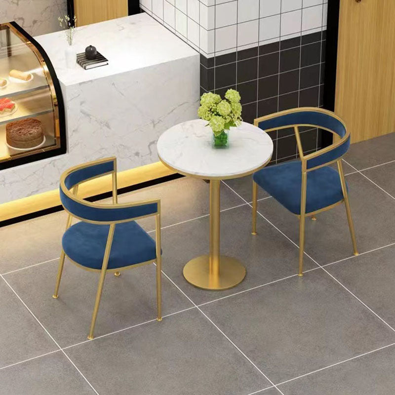 Silla de comedor tapizada con brazo de metal Glam, silla lateral de comedor para uso en restaurantes