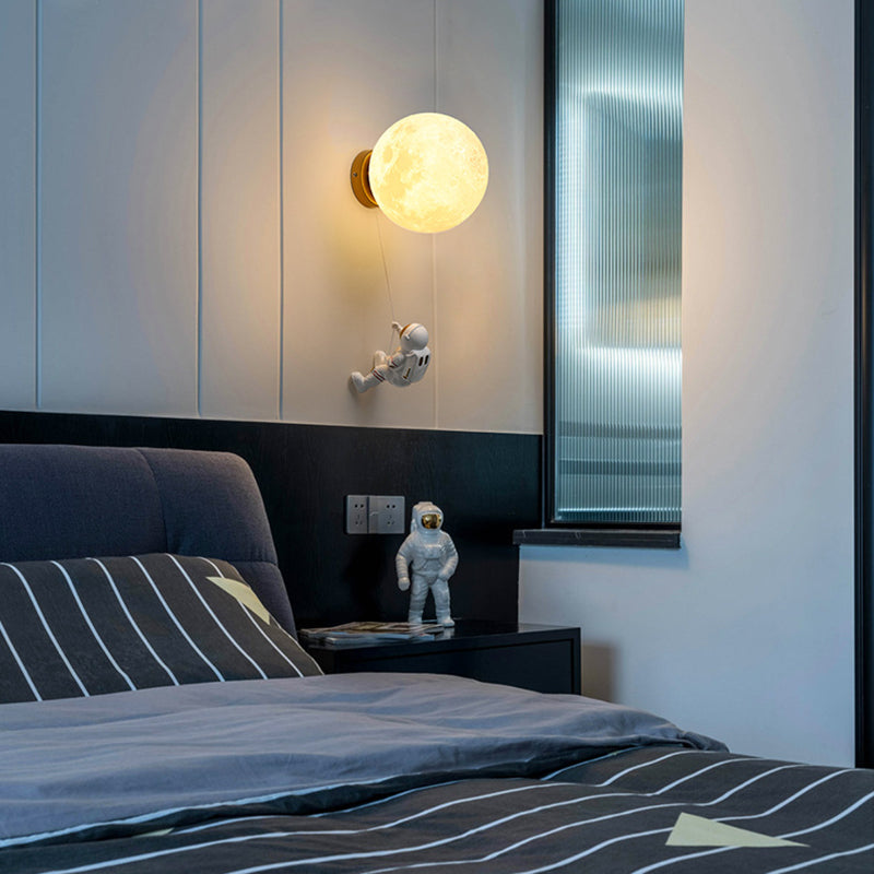 Lampada da parete astronauta e piante
