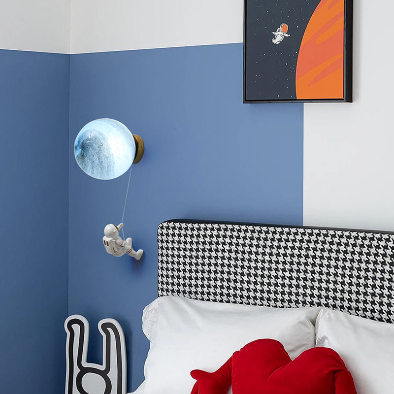 Lampada da parete astronauta e piante