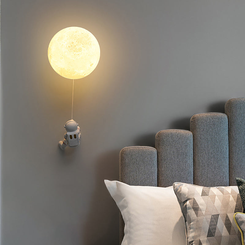 Lampada da parete astronauta e piante