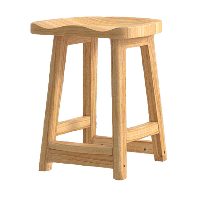Zeitgenössische massive Holzbarhohocker Häuser mit Holzsitz und Fußstütze