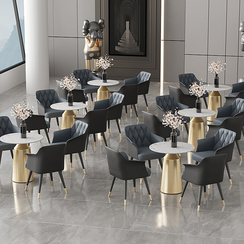 Silla de comedor con brazo de metal Glam, silla lateral de piel sintética para uso en restaurantes