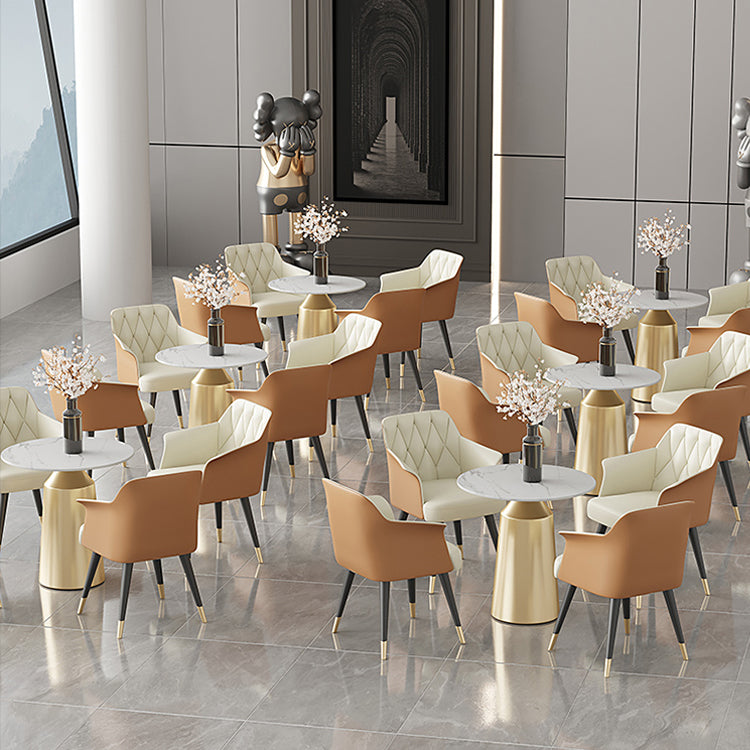 Silla de comedor con brazo de metal Glam, silla lateral de piel sintética para uso en restaurantes