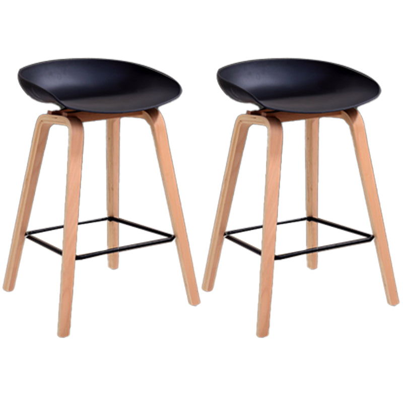 Barhocker im skandinavischen Stil, Holzbeine, PP-Schalensitz für Restaurantbar