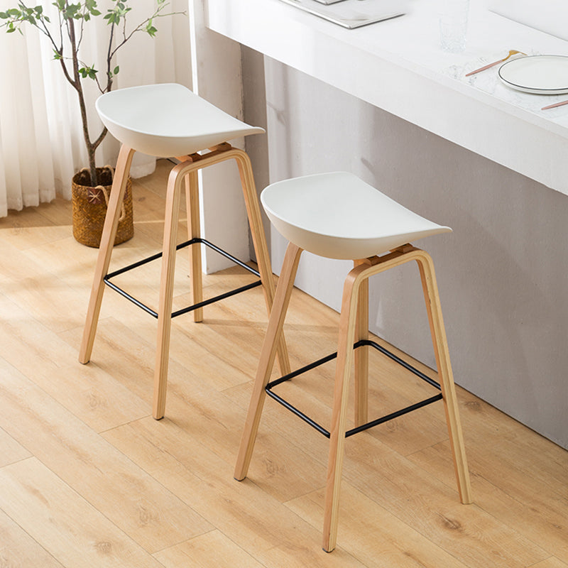 Barhocker im skandinavischen Stil, Holzbeine, PP-Schalensitz für Restaurantbar