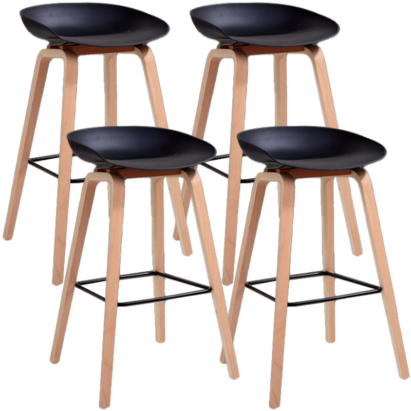 Barhocker im skandinavischen Stil, Holzbeine, PP-Schalensitz für Restaurantbar