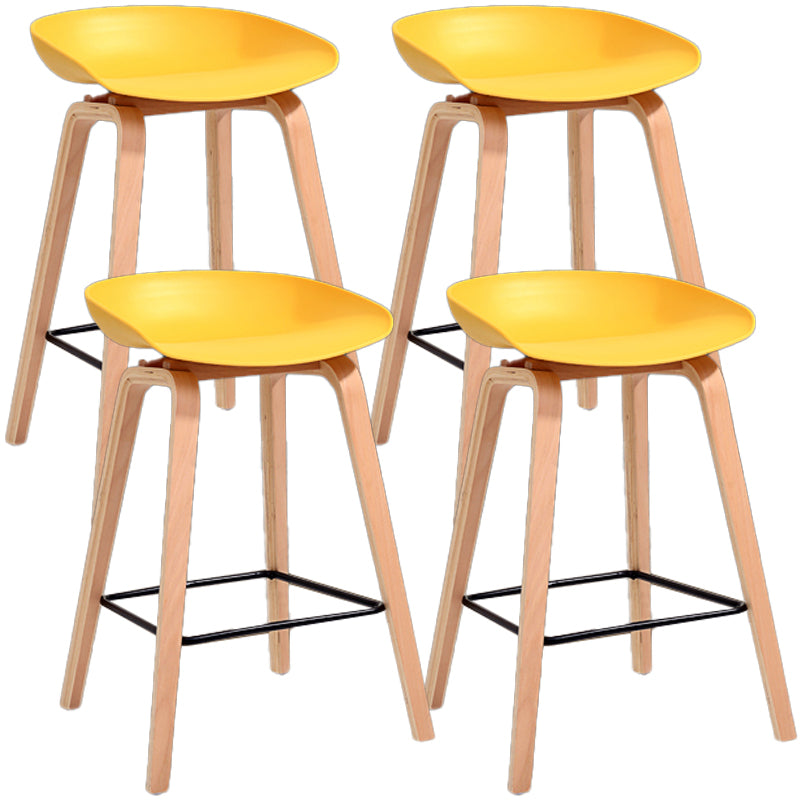 Barhocker im skandinavischen Stil, Holzbeine, PP-Schalensitz für Restaurantbar