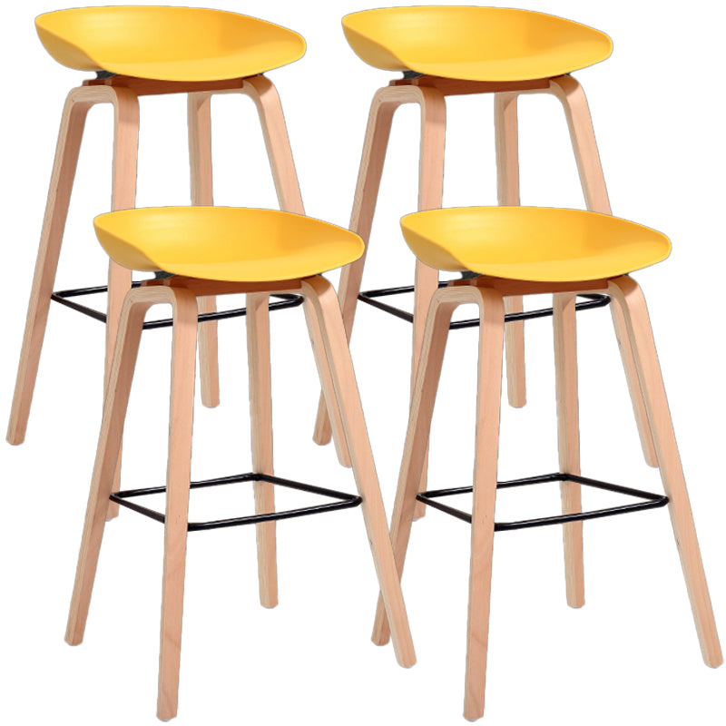 Barhocker im skandinavischen Stil, Holzbeine, PP-Schalensitz für Restaurantbar