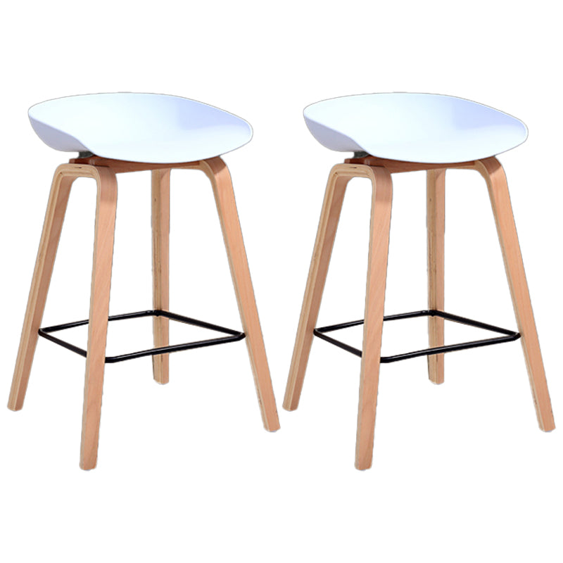 Barhocker im skandinavischen Stil, Holzbeine, PP-Schalensitz für Restaurantbar