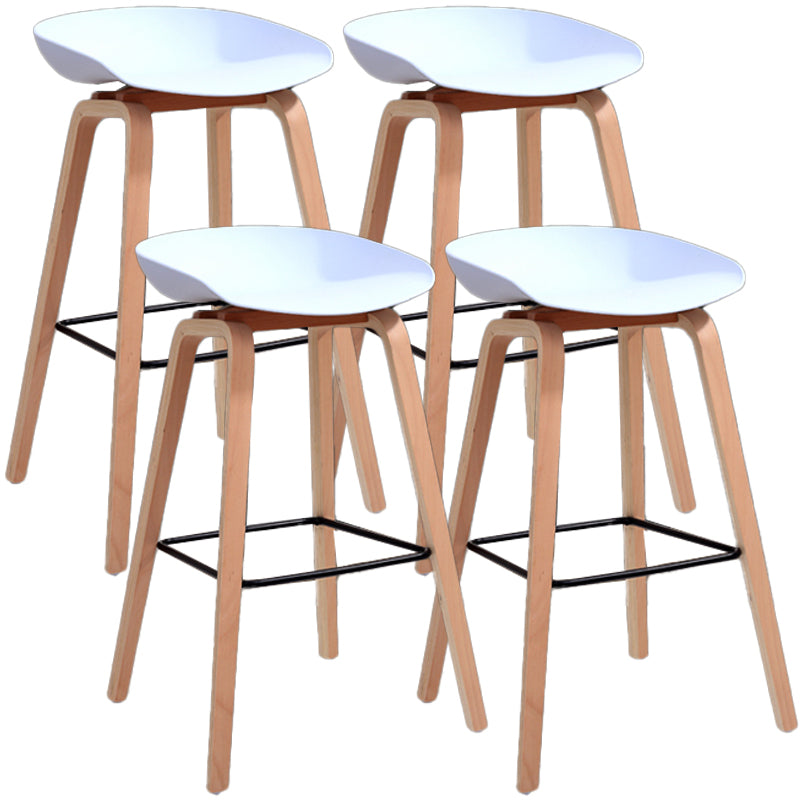Barhocker im skandinavischen Stil, Holzbeine, PP-Schalensitz für Restaurantbar