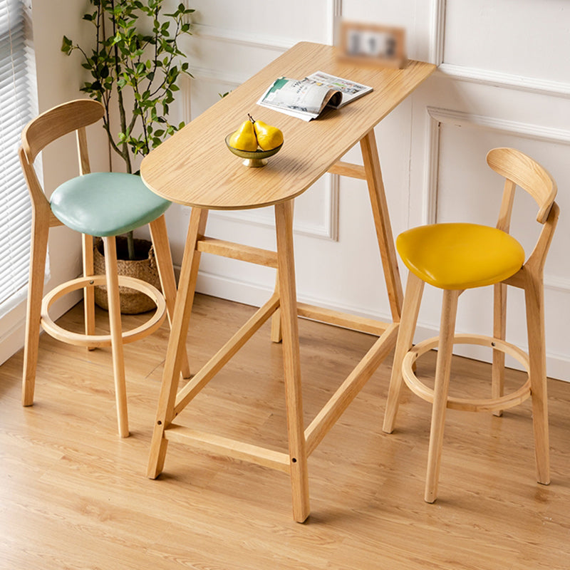 Taburete de bar estilo escandinavo con patas de madera y reposapiés con respaldo bajo para barra de cocina