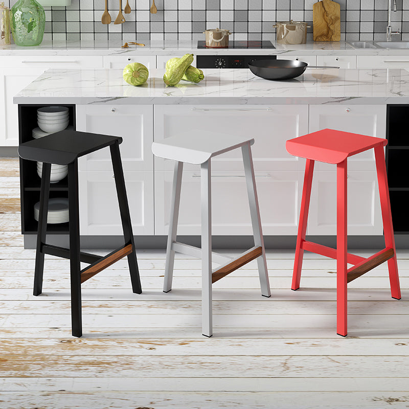 Taburete de bar simple sin respaldo de metal industrial 26" H Taburete alto interior con asiento cuadrado
