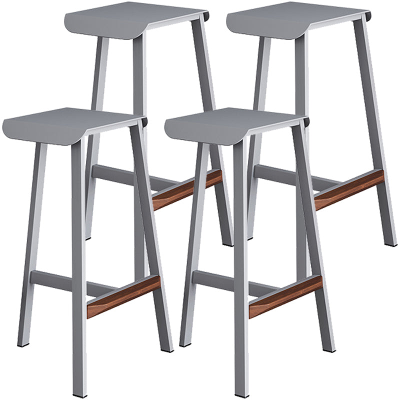 Taburete de bar simple sin respaldo de metal industrial 26" H Taburete alto interior con asiento cuadrado