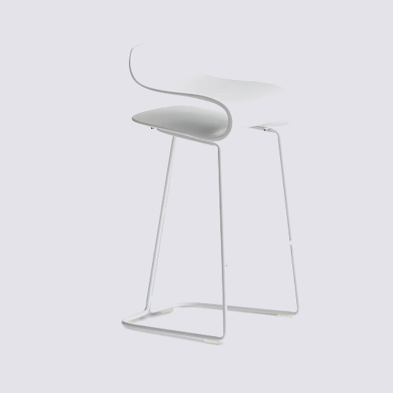 Nordic Simple Barhocker mit niedriger Rückenlehne für den Innenbereich, hoher Hocker aus Eisen mit Kunststoffsitz