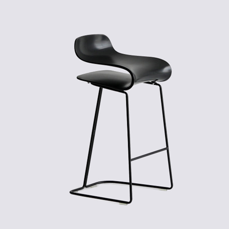 Nordic Simple Barhocker mit niedriger Rückenlehne für den Innenbereich, hoher Hocker aus Eisen mit Kunststoffsitz