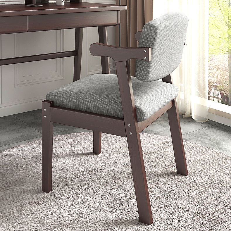 Salle d'étude moderne chaise de dossier de dos ouvert