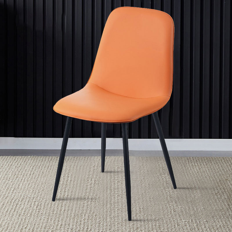 Silla de comedor tapizada con acabado mate y respaldo sólido para el hogar moderno