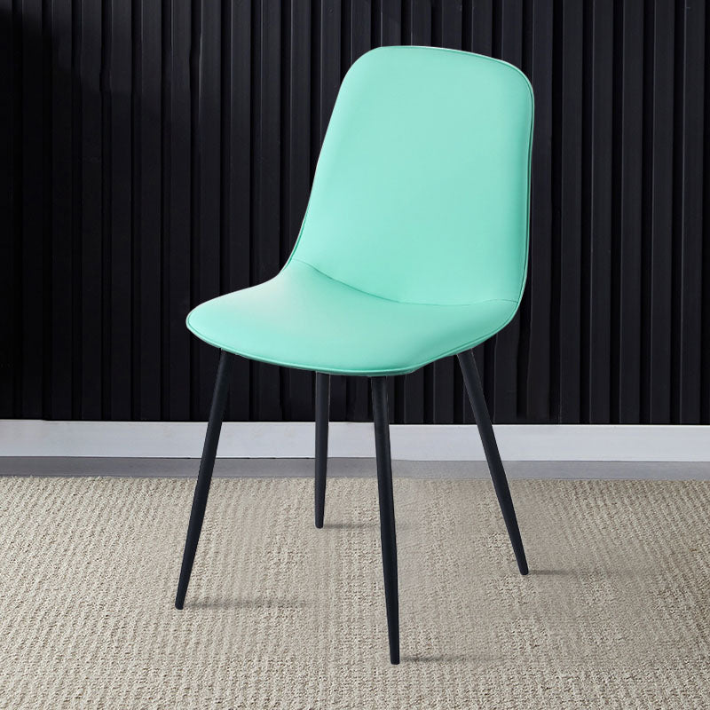 Silla de comedor tapizada con acabado mate y respaldo sólido para el hogar moderno