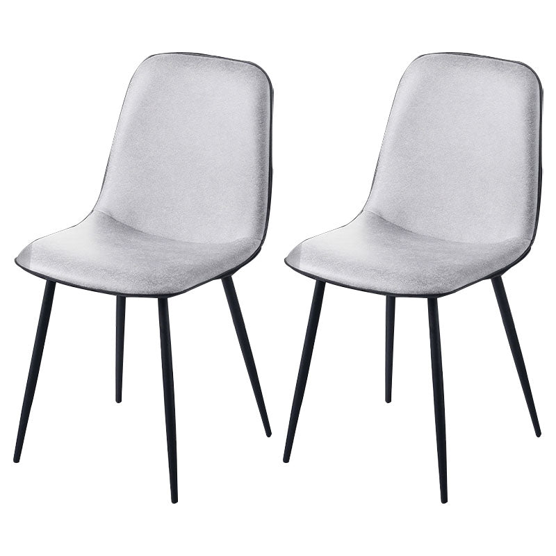 Silla de comedor tapizada con acabado mate y respaldo sólido para el hogar moderno