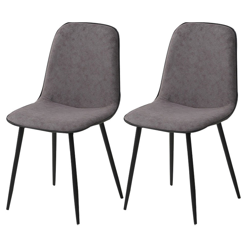 Silla de comedor tapizada con acabado mate y respaldo sólido para el hogar moderno