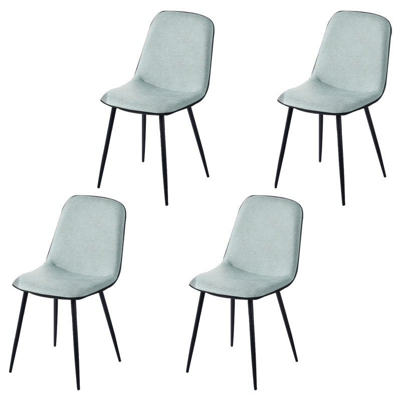 Silla de comedor tapizada con acabado mate y respaldo sólido para el hogar moderno