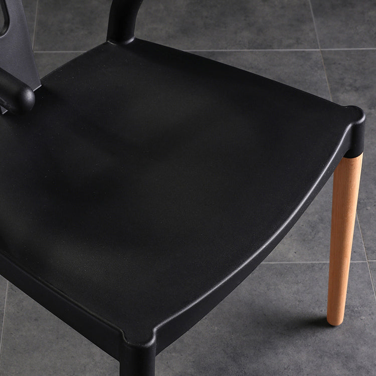 Sedia moderna del braccio braccio di faggio con finitura opaca sedia da pranzo in plastica
