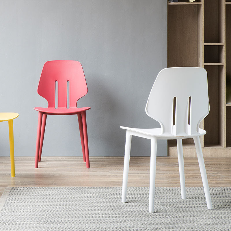 Chaise de salle à manger en plastique colorée scandinave, sans bras, à dossier solide