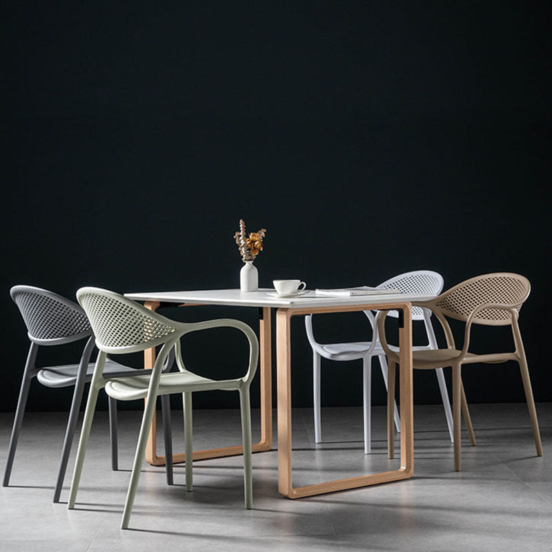 Chaises contemporaines avec bras de salle à manger, chaise latérale en plastique à dossier ouvert pour la cuisine
