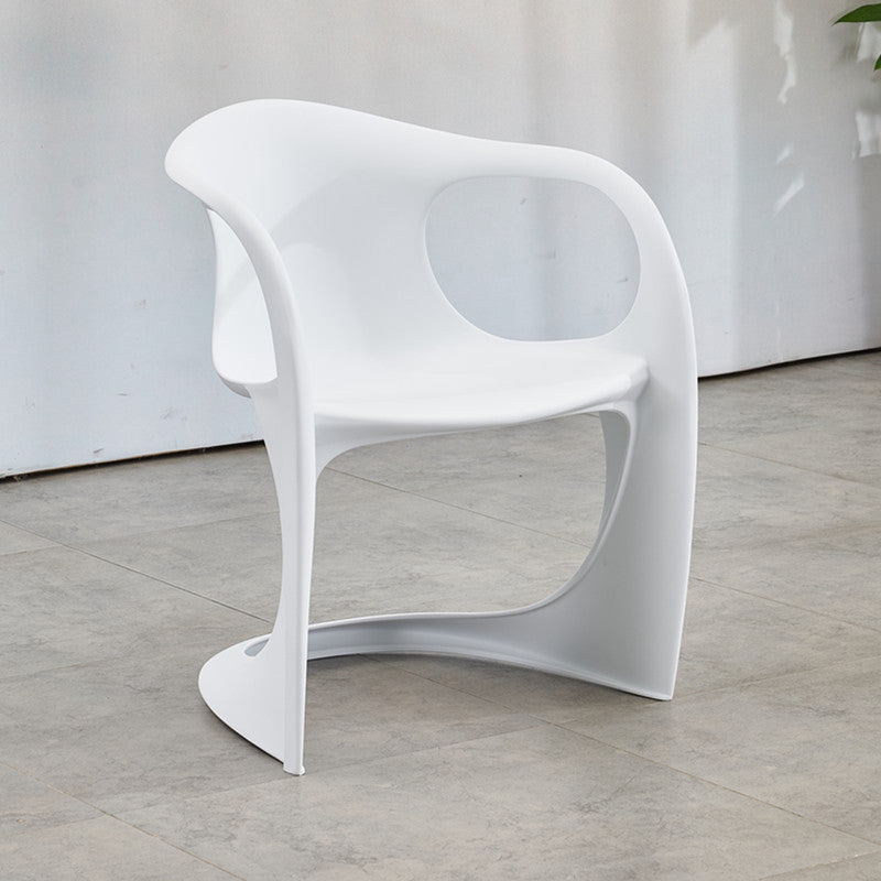 Scandinave Plastic Dining Dining Brack Chairs Solid Back Fairs pour la maison