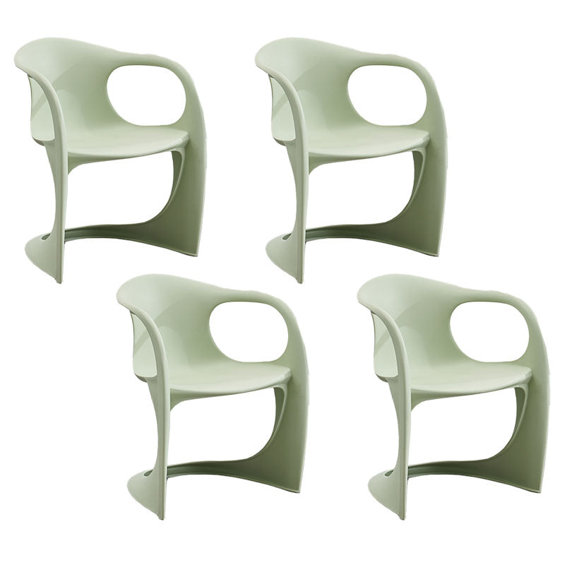Scandinave Plastic Dining Dining Brack Chairs Solid Back Fairs pour la maison