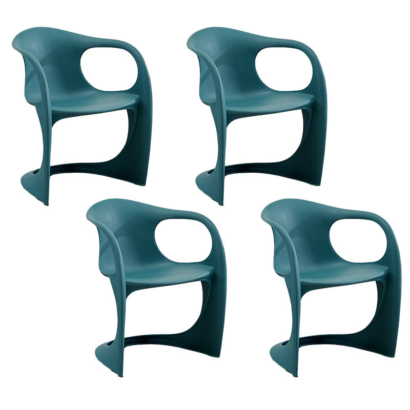 Scandinave Plastic Dining Dining Brack Chairs Solid Back Fairs pour la maison