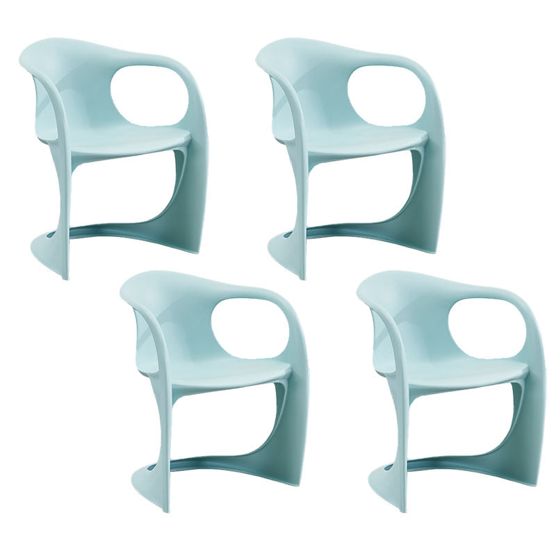 Scandinave Plastic Dining Dining Brack Chairs Solid Back Fairs pour la maison